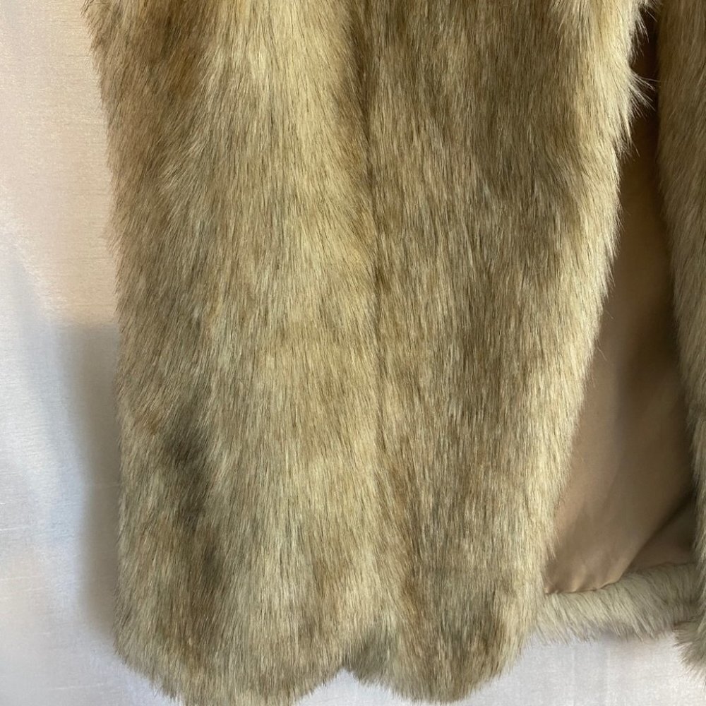 Dynamite Rabbit Faux Fur Vest Ladies XS Beige/Dark Beige - Picture 6 of 12